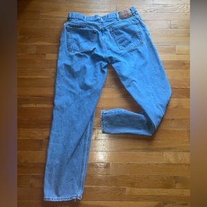 Mens Vintage Levi 560 Jeans in size 38-34. Super comfortable. High quality.